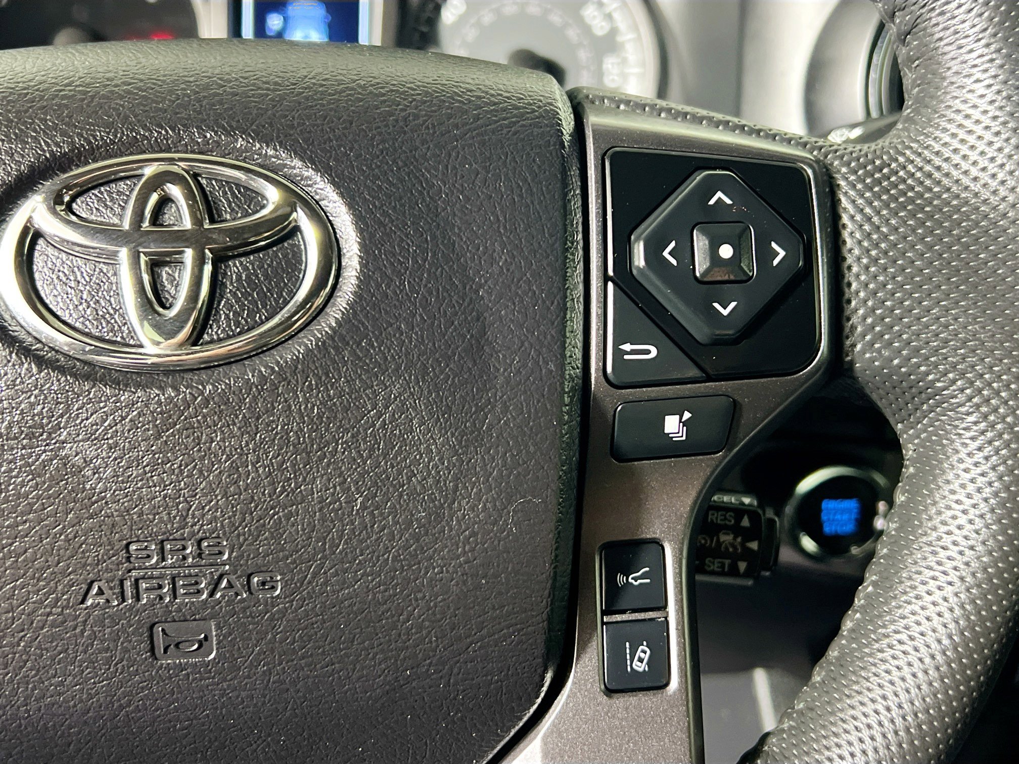 Used 2022 Toyota Tacoma TRD Sport w/ Technology Package image 19