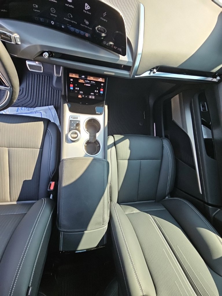 Used 2027 Cadillac Vistiq Luxury AWD/4WD image 29