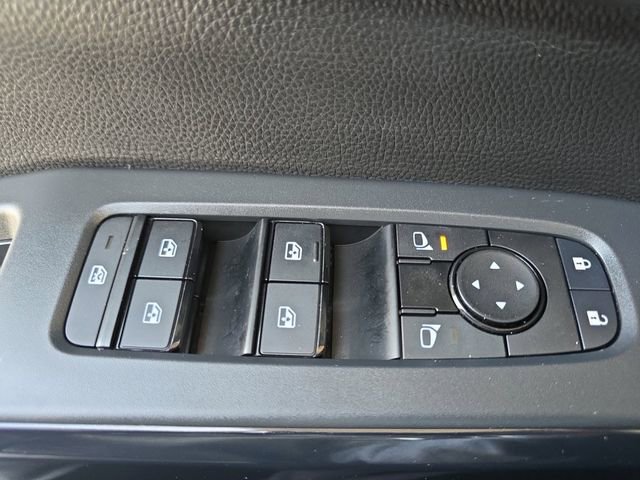 Used 2025 Nissan Pathfinder SV image 30