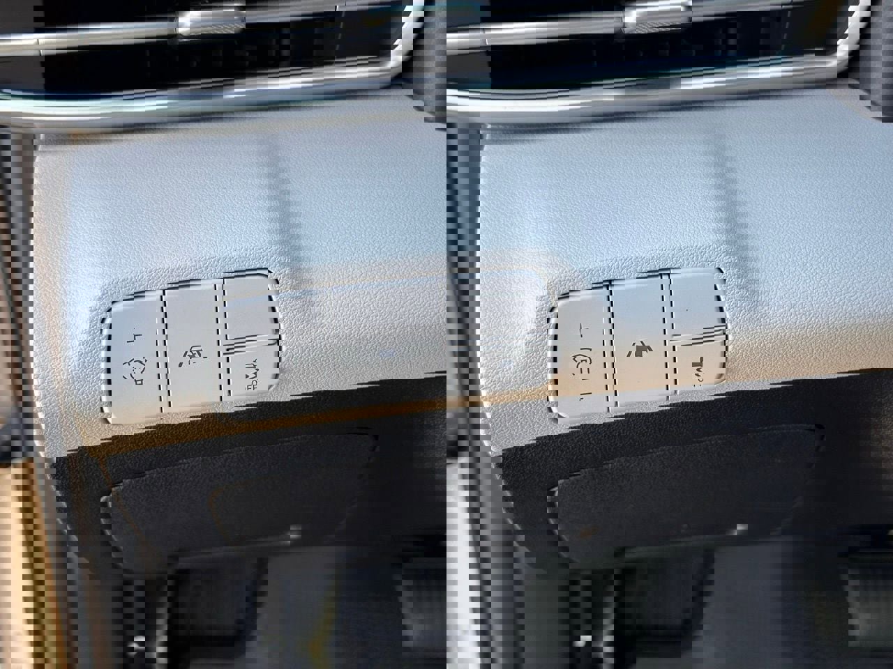 Used 2023 Hyundai Elantra Limited image 23