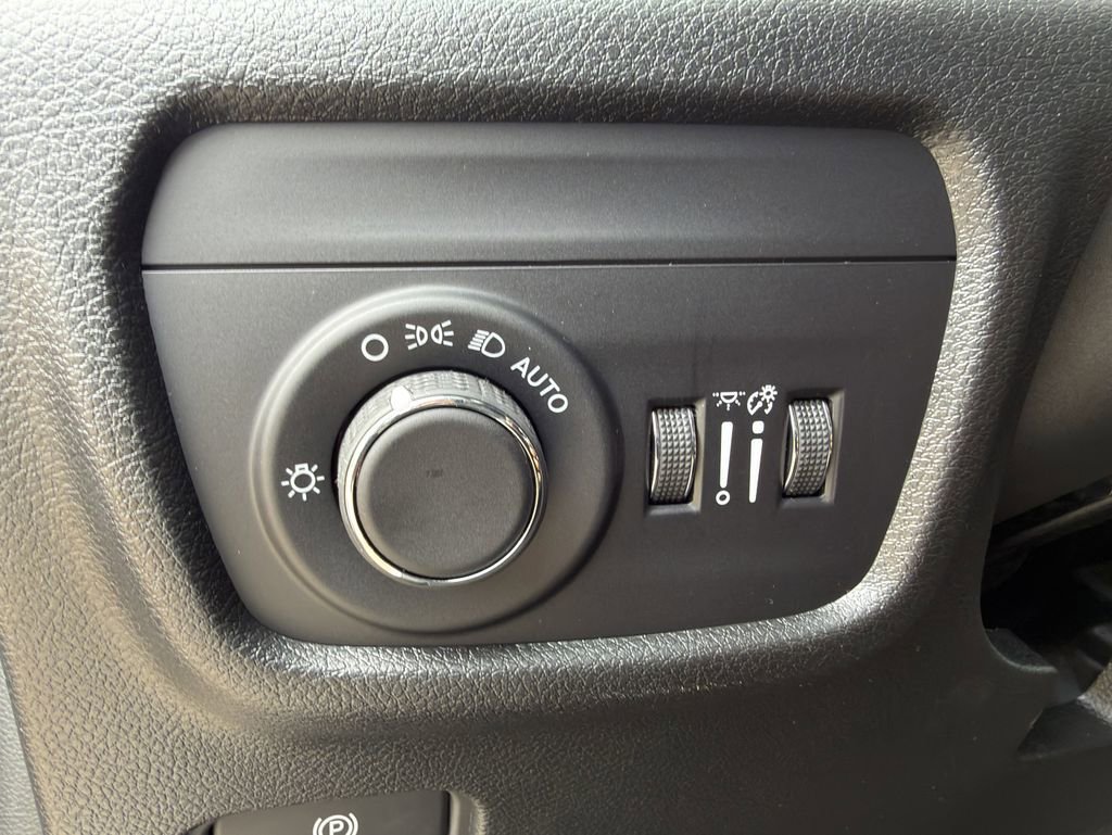 New 2025 Jeep Grand Cherokee L Altitude AWD/4WD image 18