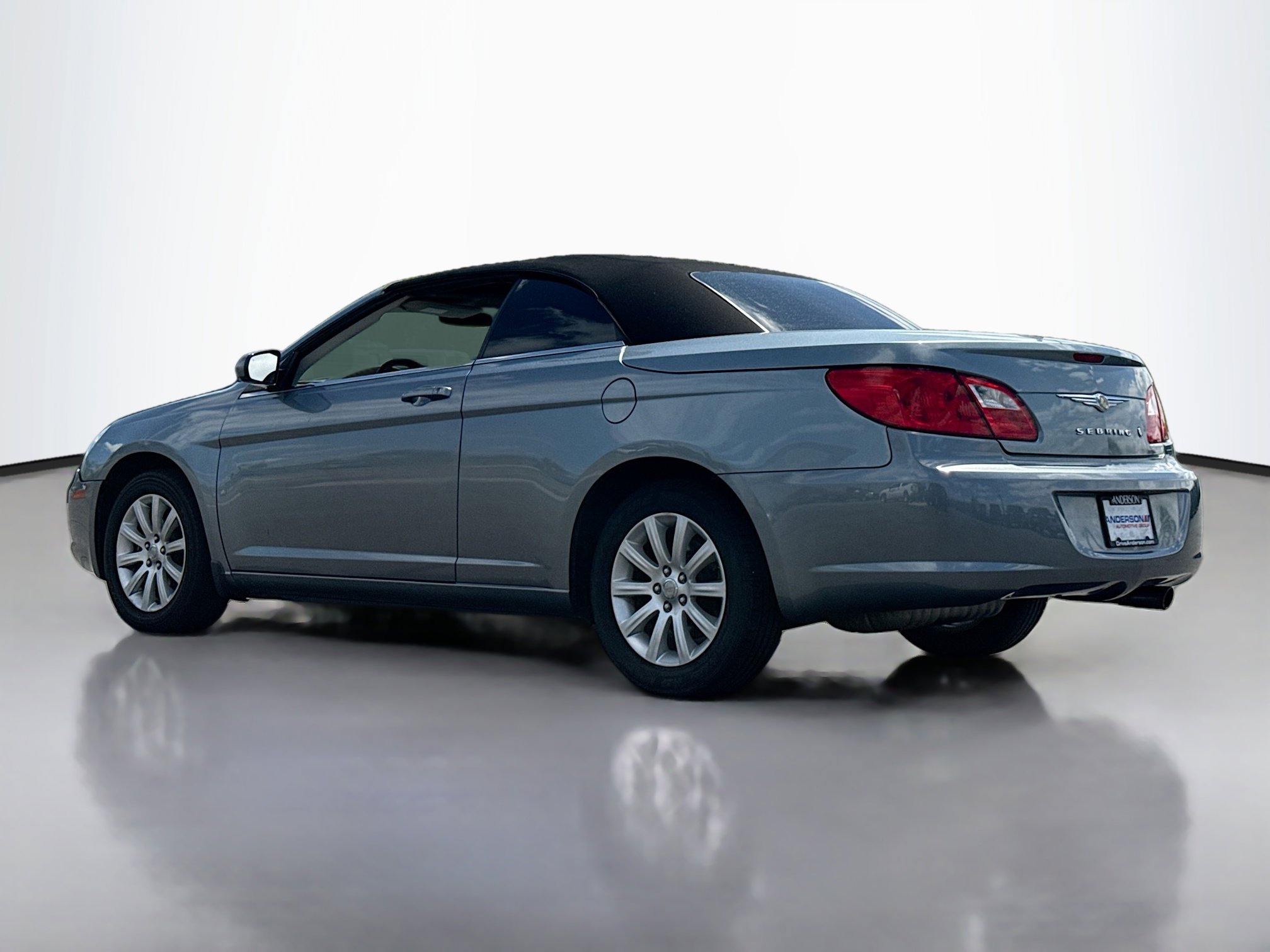 Used 2010 Chrysler Sebring Touring FWD image 12
