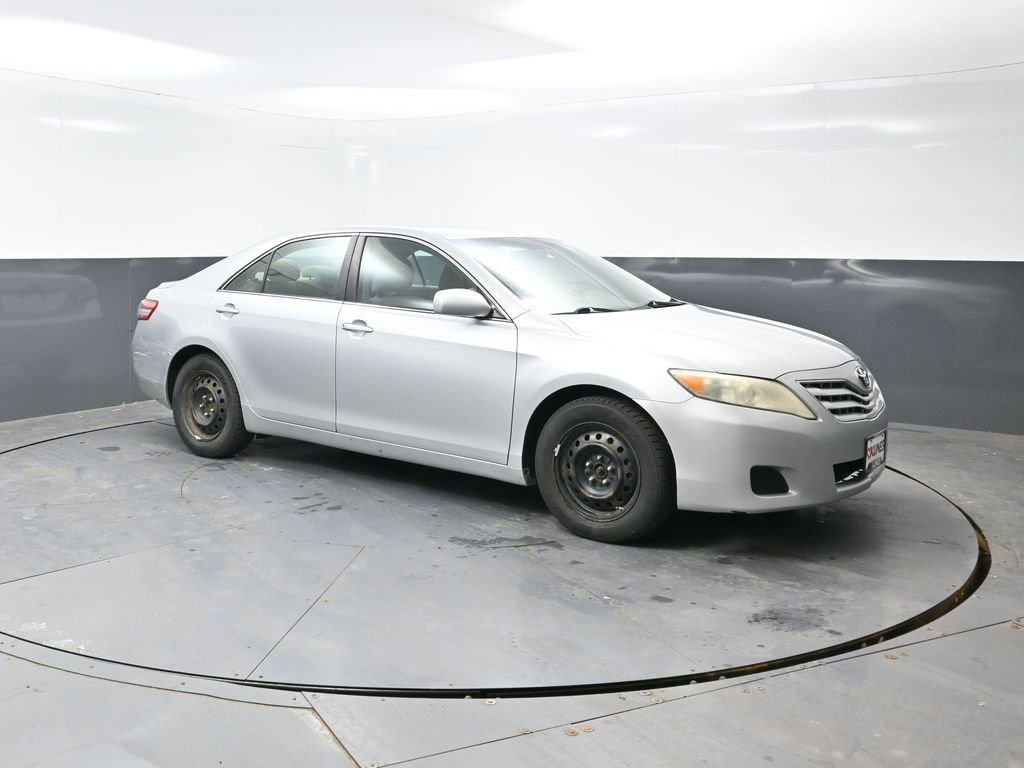 Used 2011 Toyota Camry LE image 3