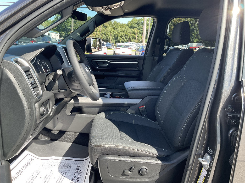 Used 2025 RAM 1500 Big Horn AWD/4WD image 8