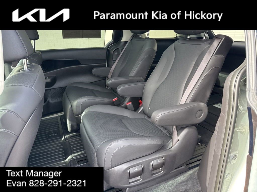 Used 2025 Kia Carnival SX Prestige image 13