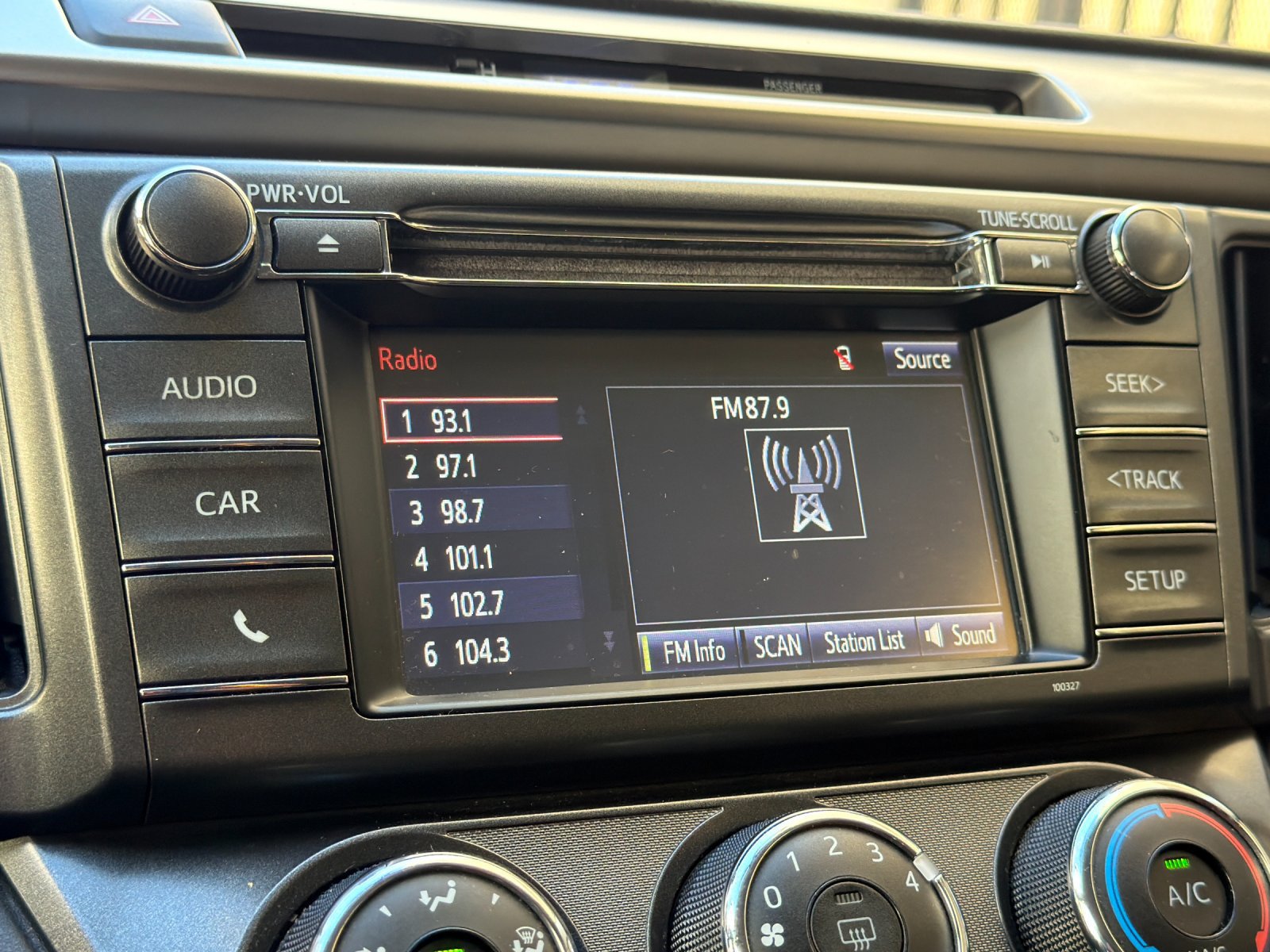 Used 2015 Toyota RAV4 LE FWD image 23