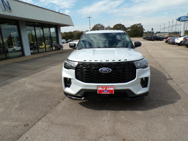New 2026 Ford Explorer ST-Line image 2
