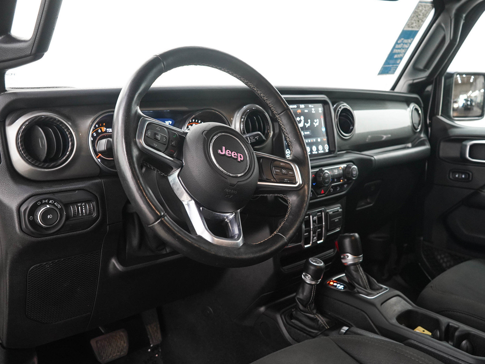 Used 2019 Jeep Wrangler Unlimited Sahara w/ Uconnect 4C Nav & Sound Group AWD/4WD image 22
