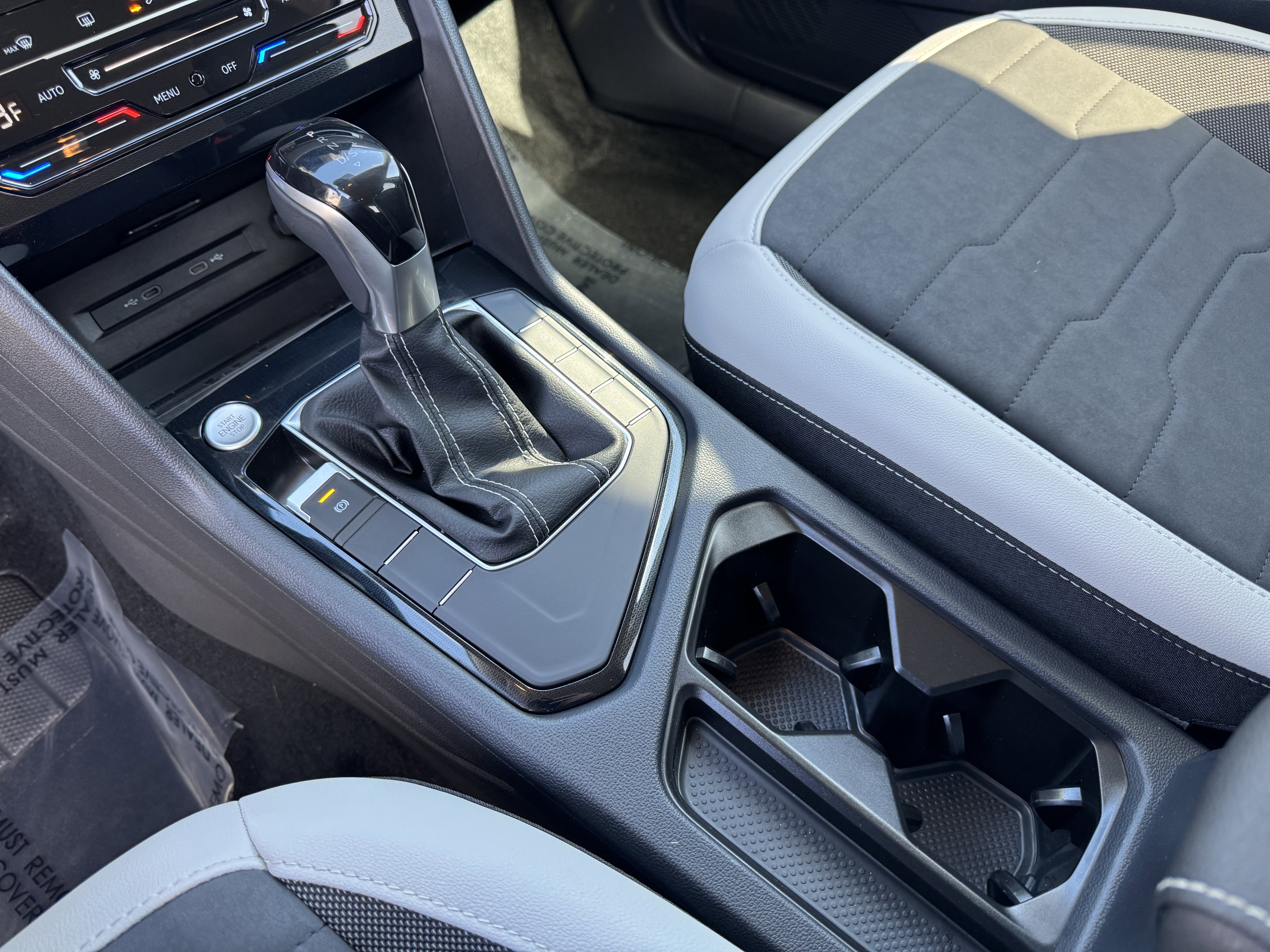 Used 2025 Volkswagen Taos SE image 29