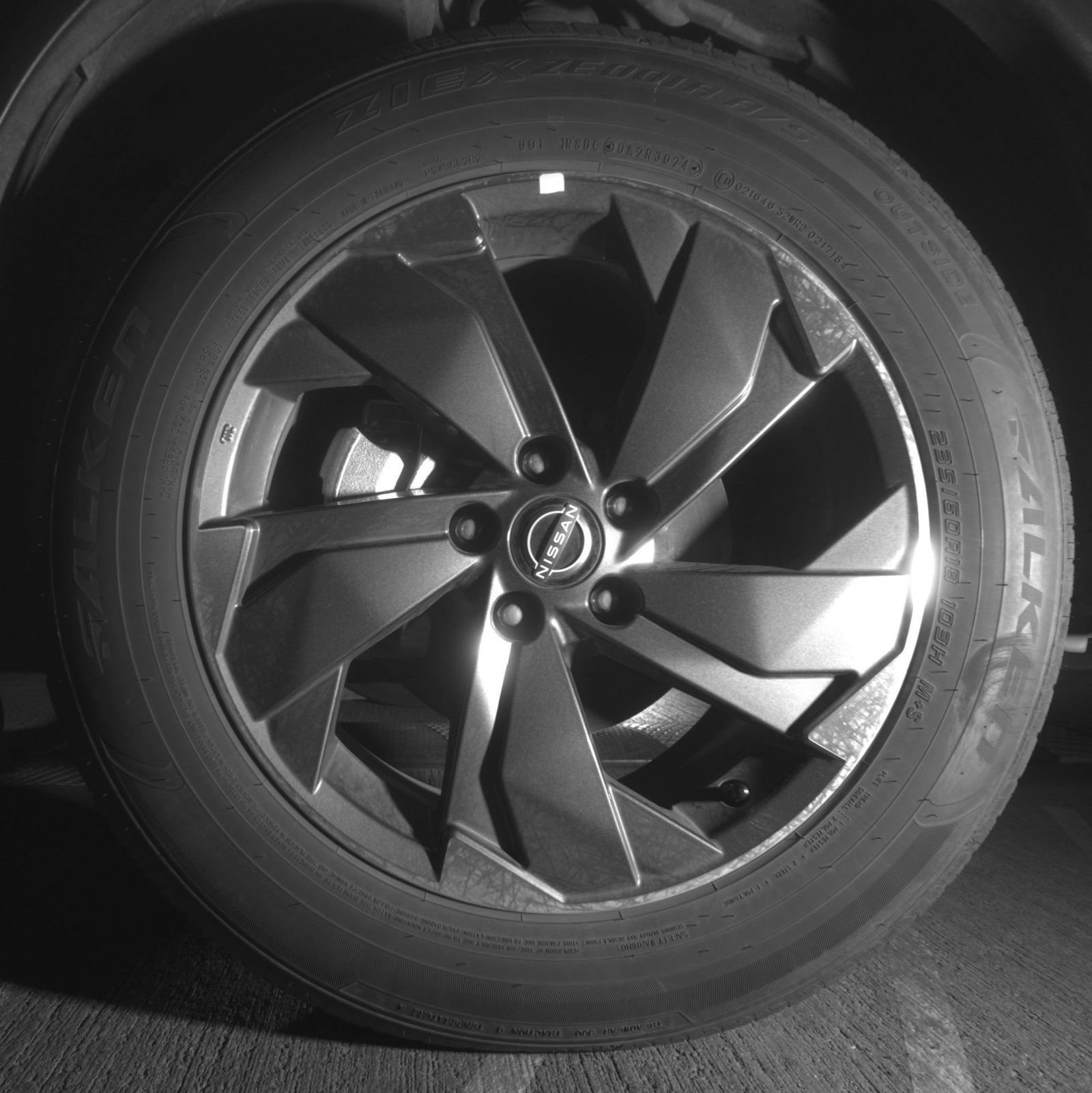 Used 2025 Nissan Rogue SV FWD image 15