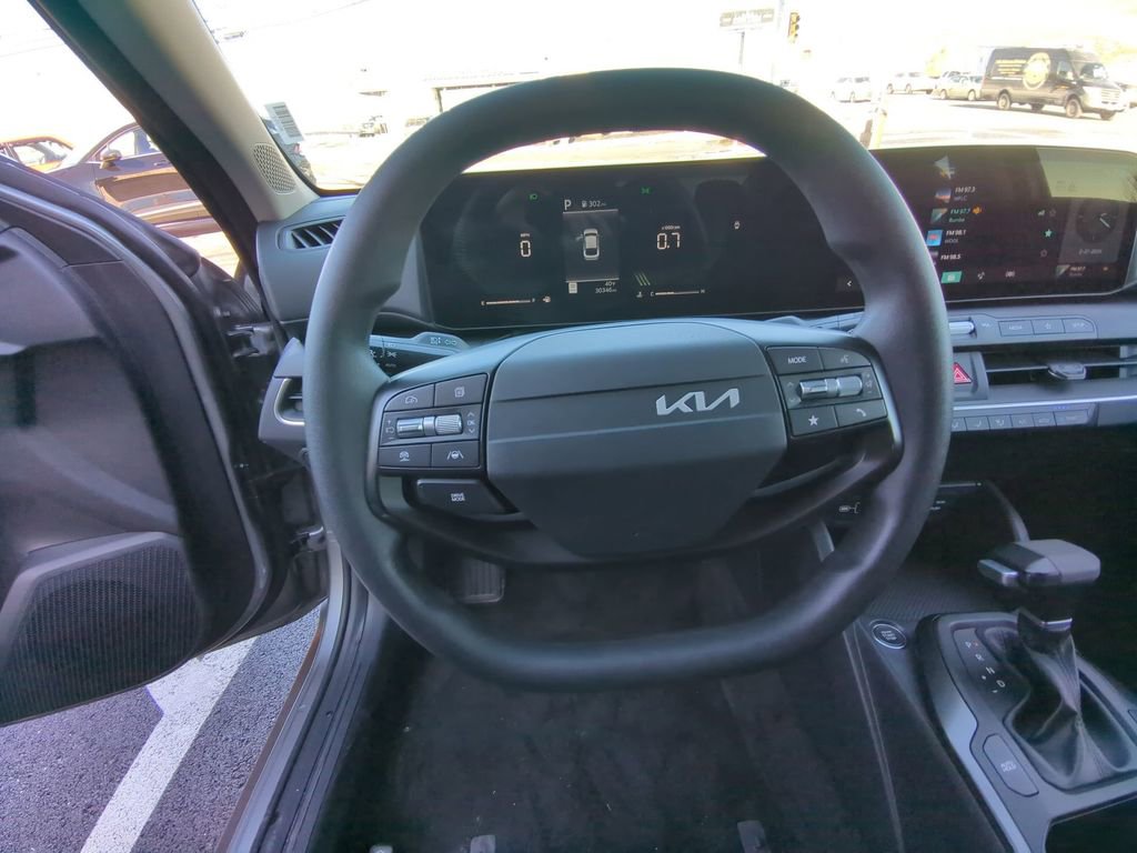 Used 2025 Kia K4 LXS image 21