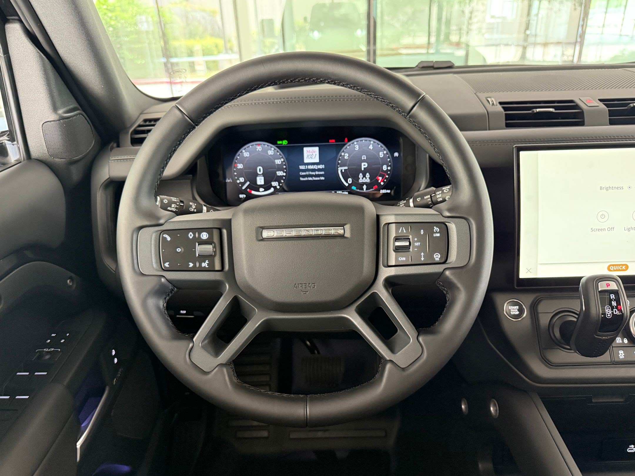 Used 2026 Land Rover Defender 130 X-Dynamic SE AWD/4WD image 4