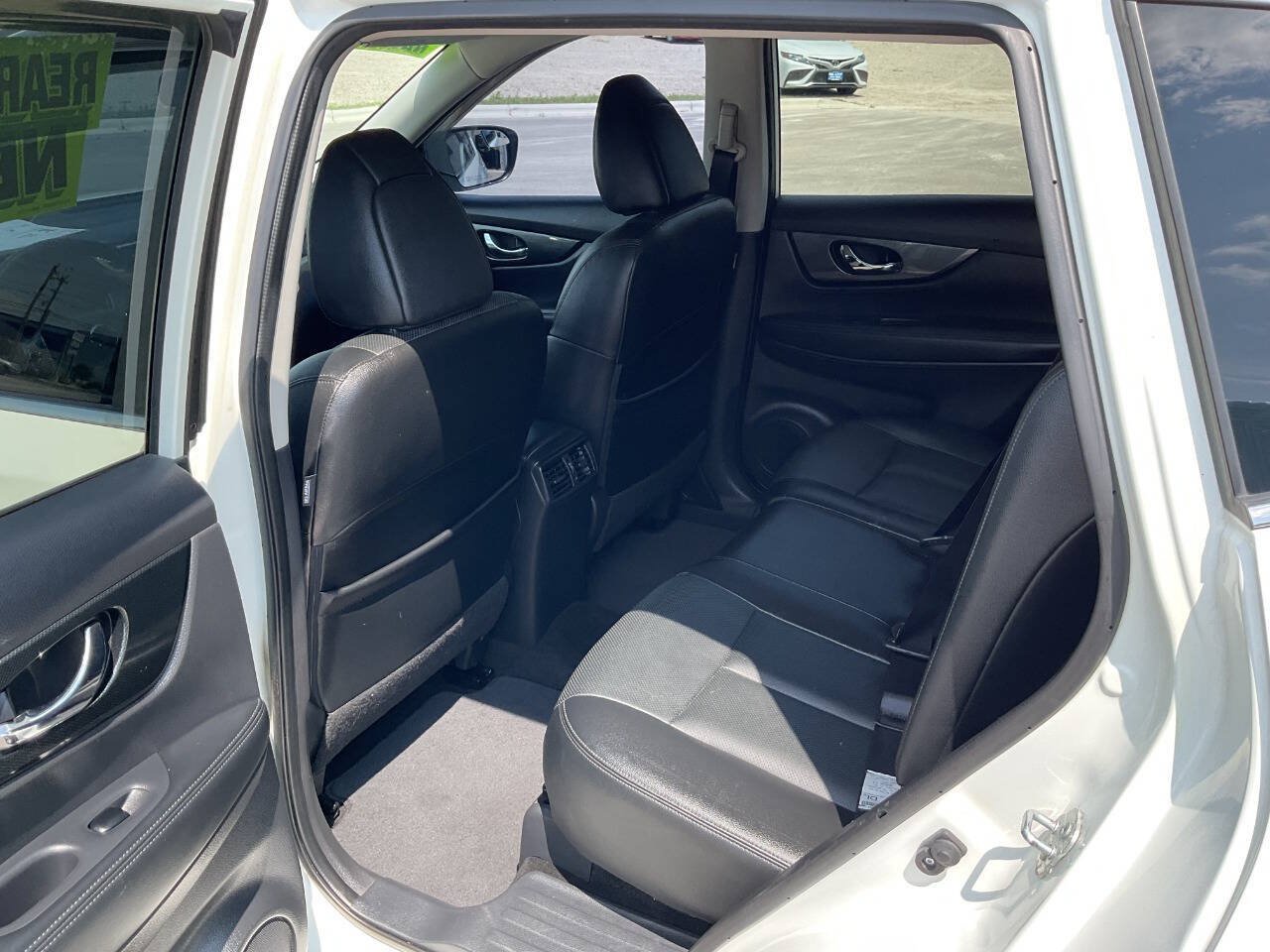 Used 2016 Nissan Rogue SL FWD image 27