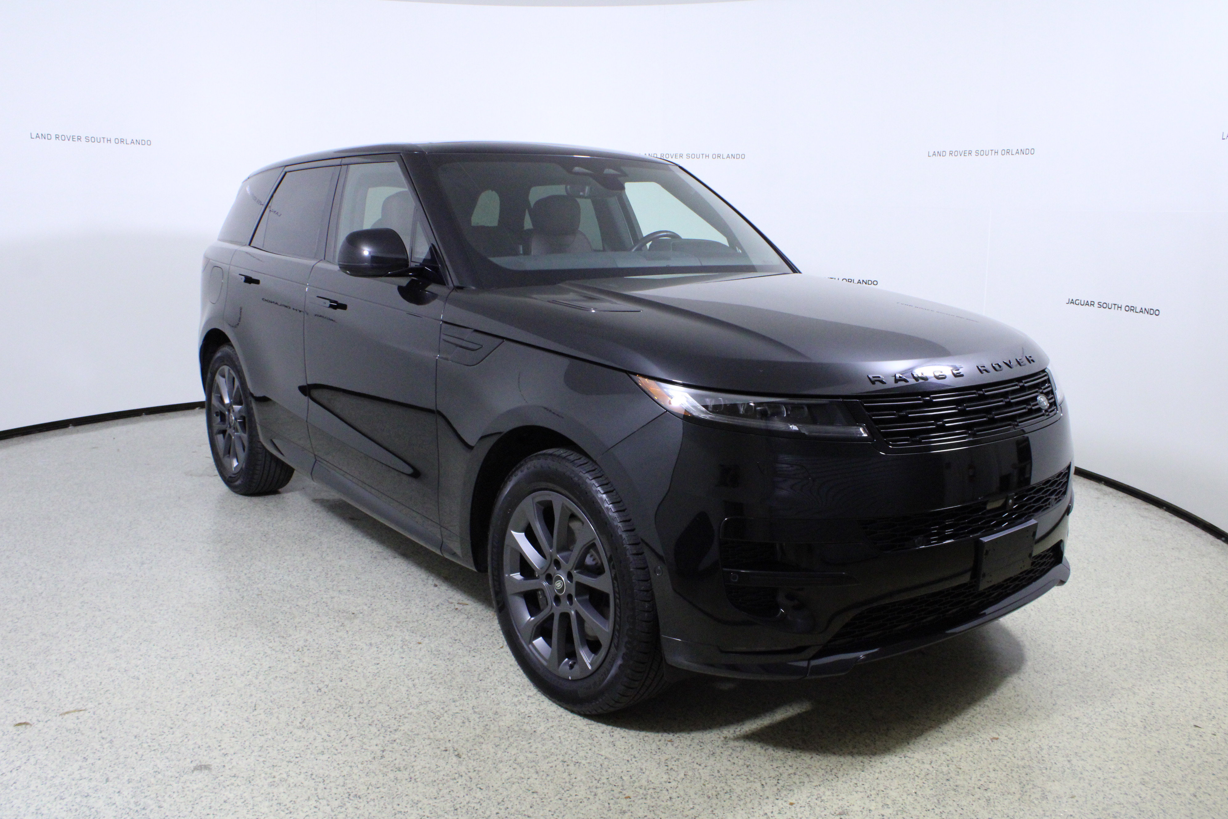 Used 2024 Land Rover Range Rover Sport Dynamic SE AWD/4WD image 3
