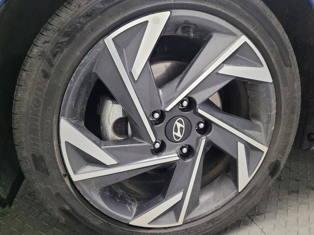 Used 2025 Hyundai Elantra SEL image 31