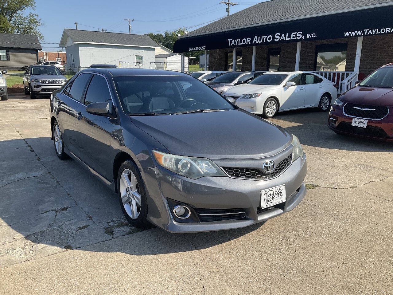 Used 2014 Toyota Camry SE FWD image 1