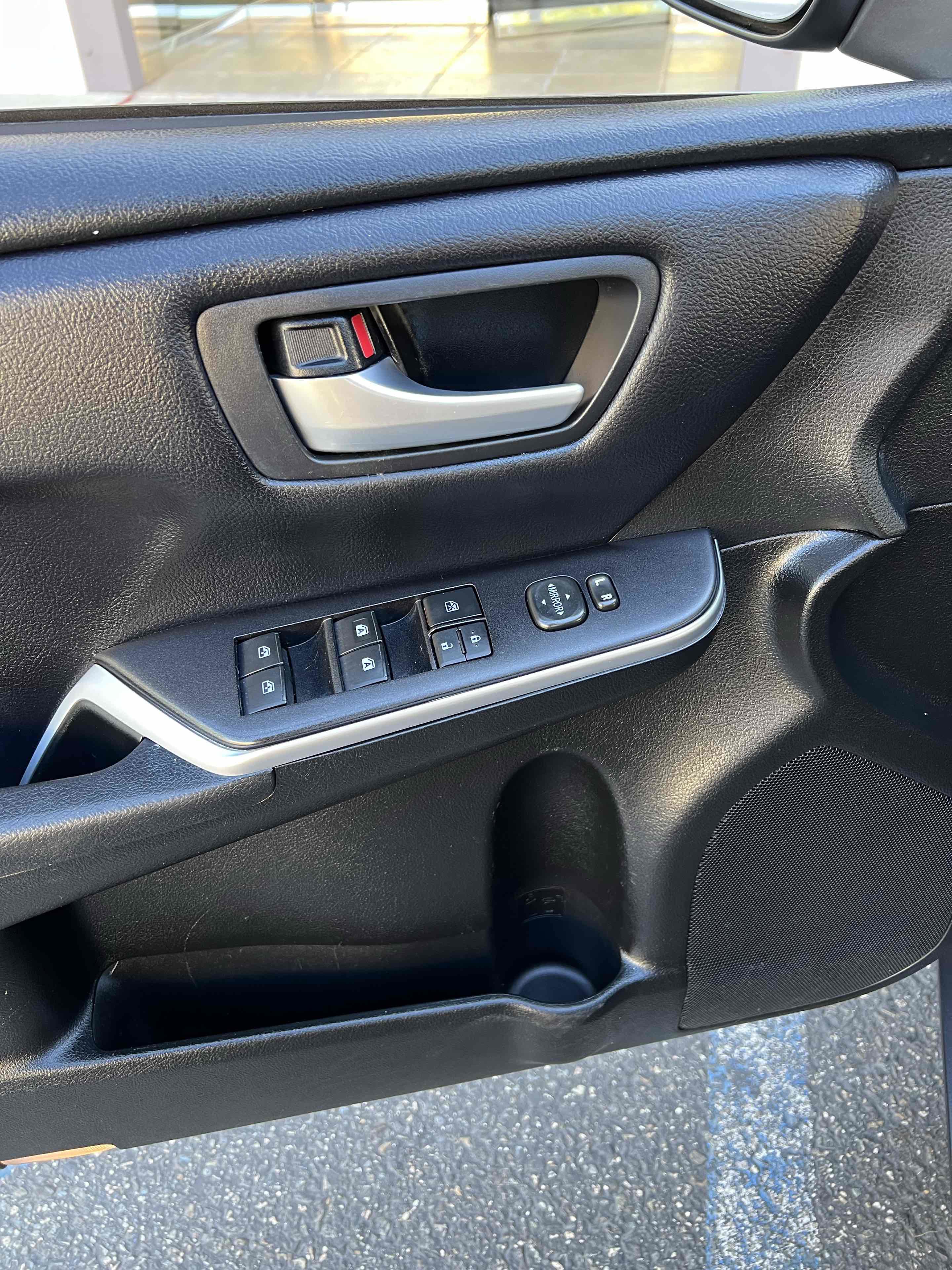 Used 2017 Toyota Camry SE w/ Moonroof Package FWD image 81