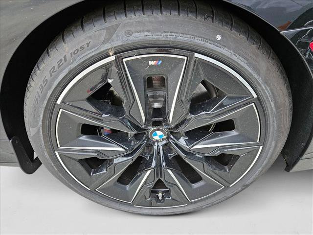 New 2025 BMW i7 xDrive60 w/ Premium Package AWD/4WD image 9