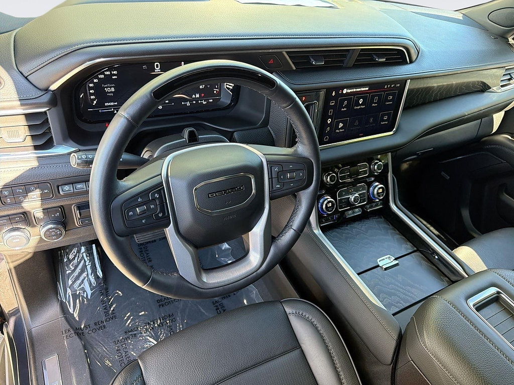 Used 2024 GMC Yukon Denali w/ Advanced Technology Package AWD/4WD image 7