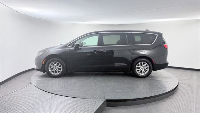 Used 2022 Chrysler Voyager LX FWD image 3