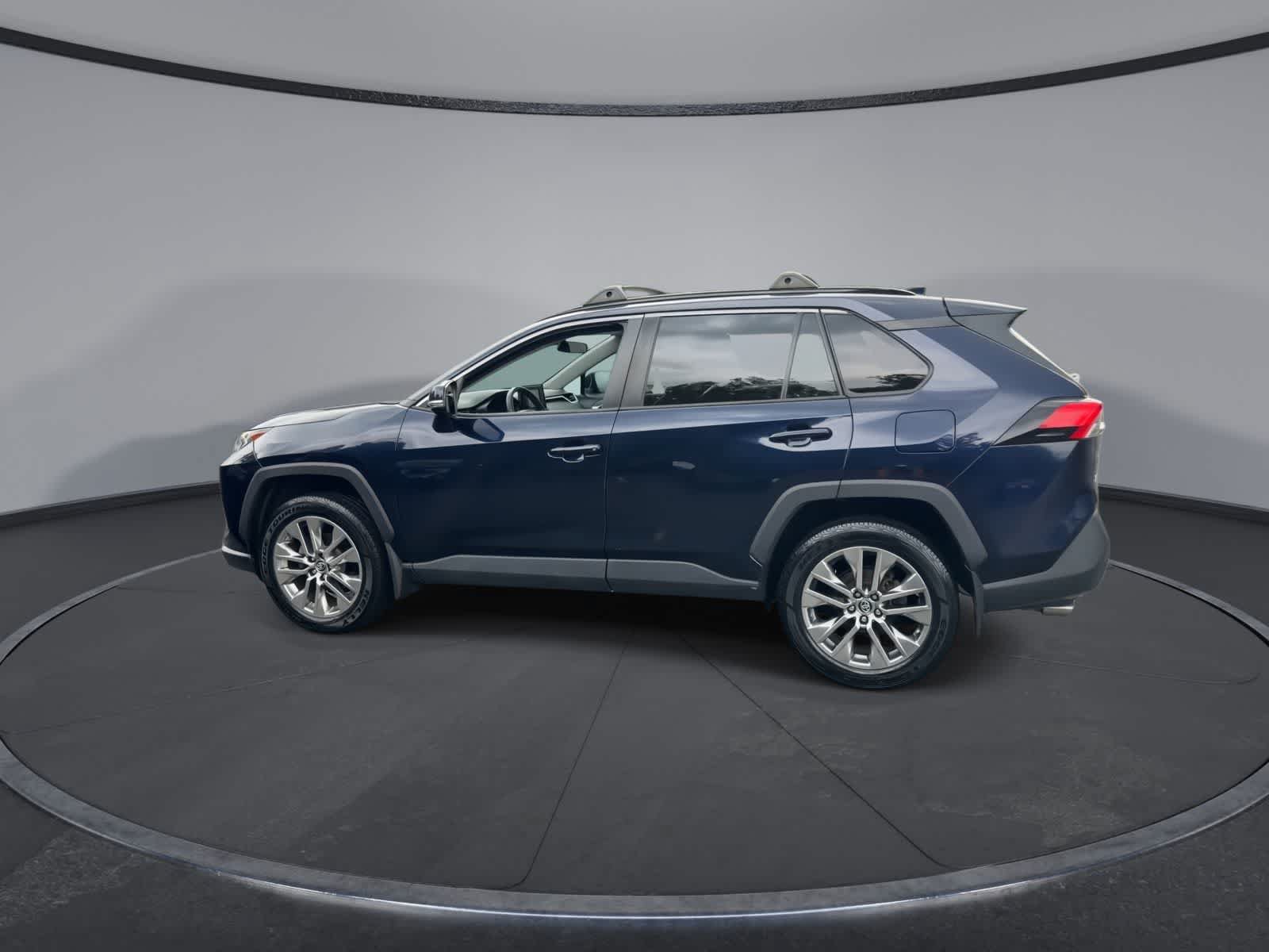 Used 2019 Toyota RAV4 XLE Premium w/ Cold Weather Package AWD/4WD image 5