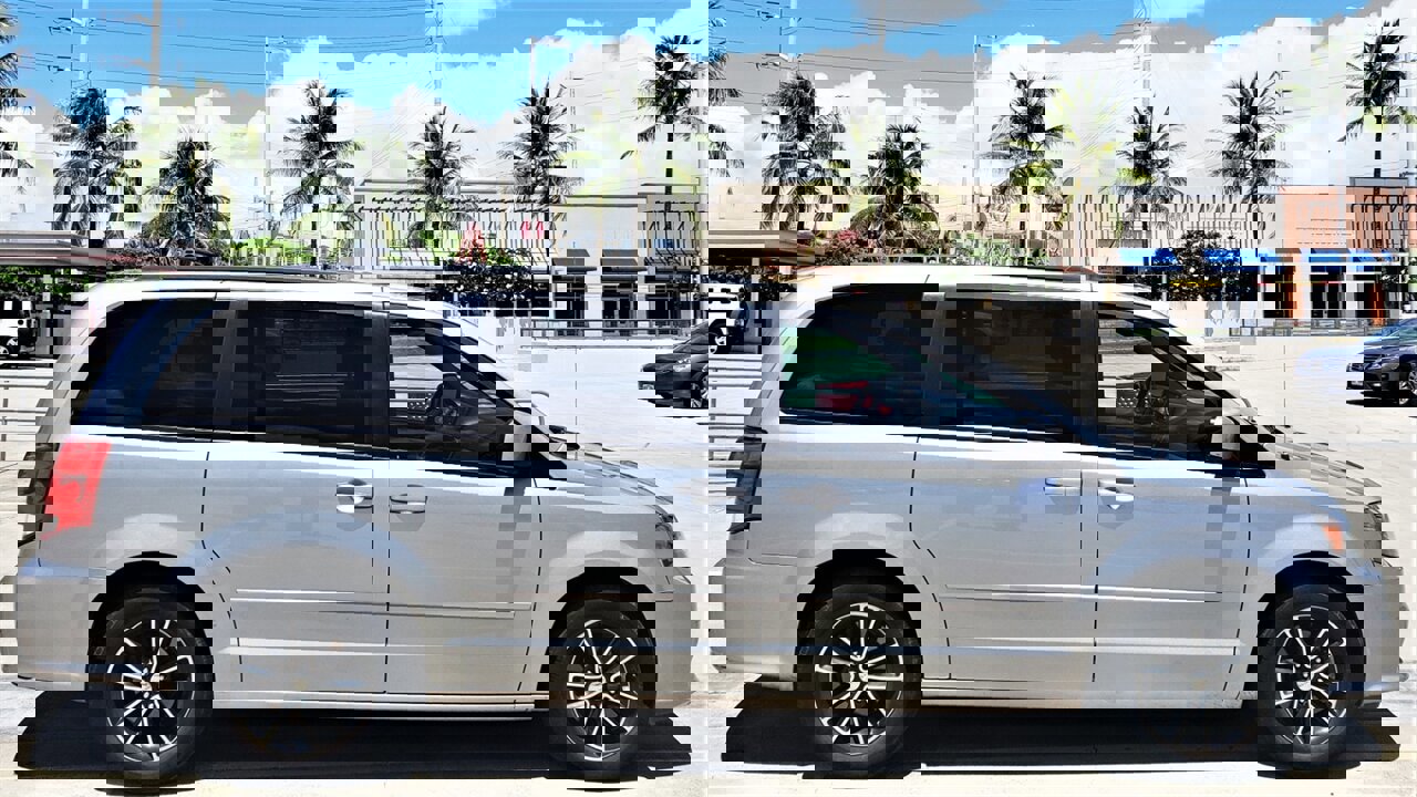 Used 2016 Dodge Grand Caravan R/T image 5