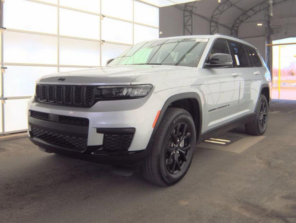 Used 2024 Jeep Grand Cherokee L Laredo image 2