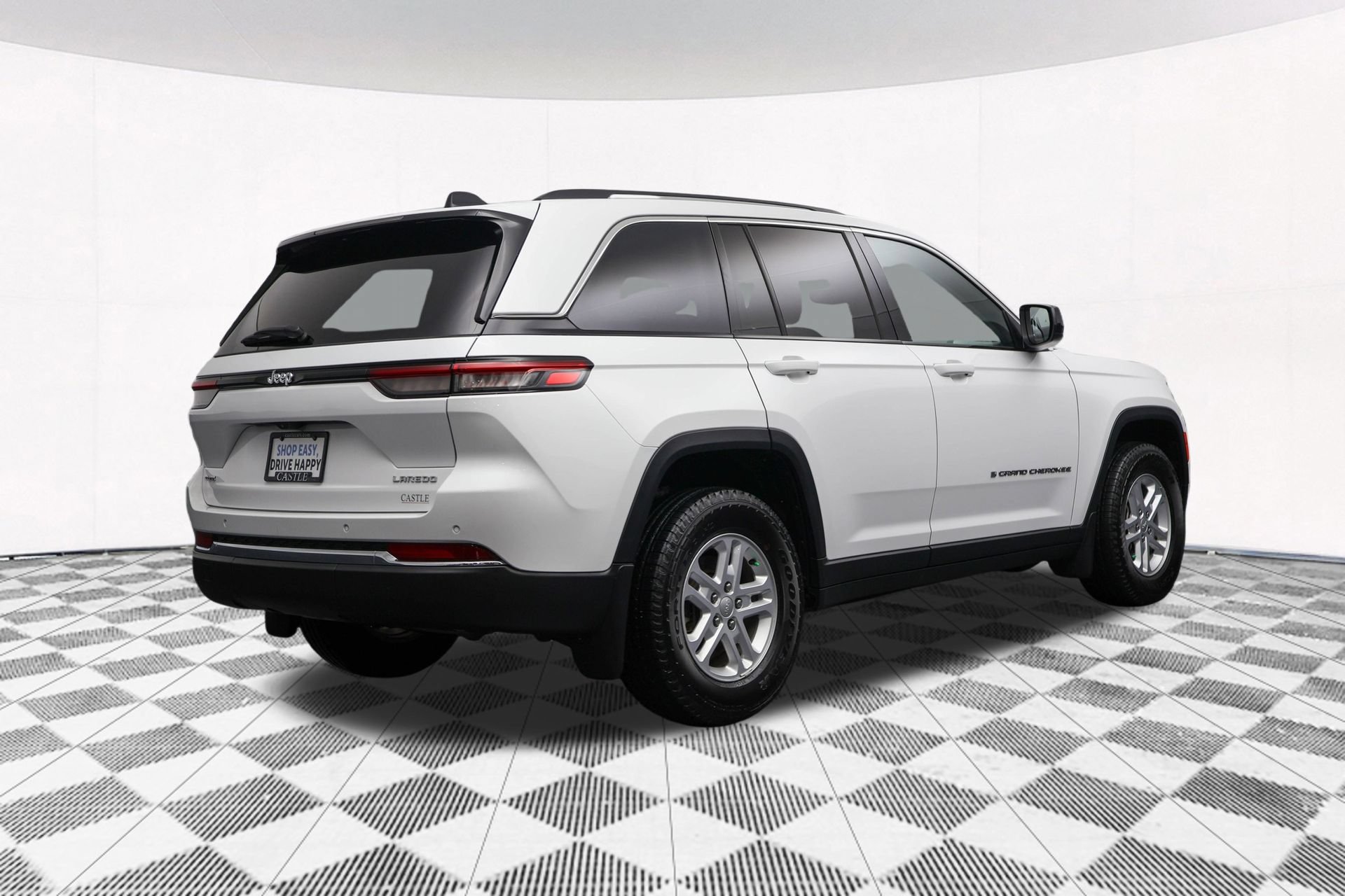 Used 2023 Jeep Grand Cherokee Laredo w/ Trailer Tow Prep Group (B) AWD/4WD image 45
