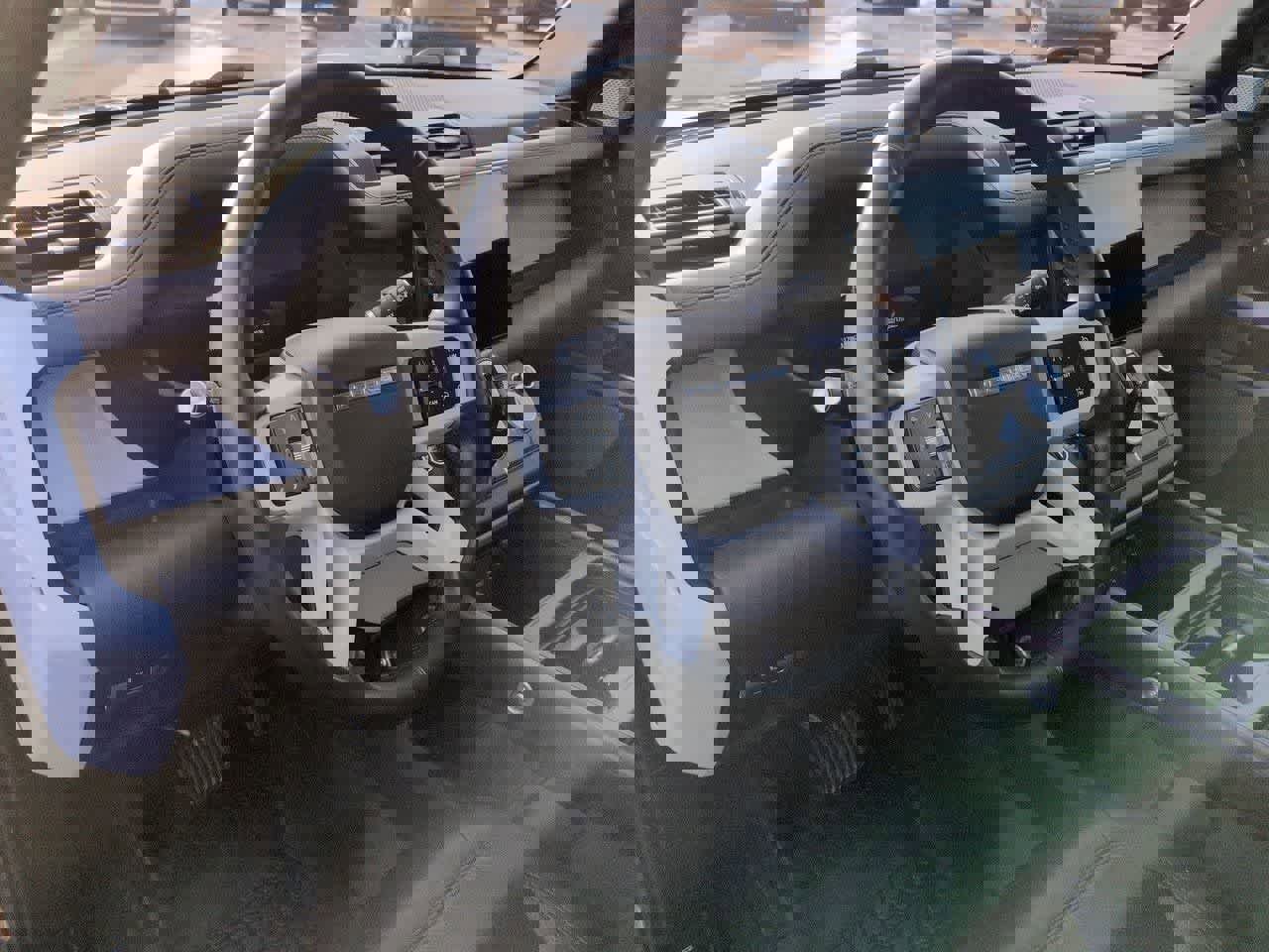 Used 2024 Land Rover Defender 130 S image 2