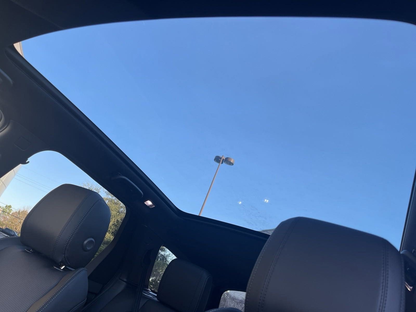 Used 2025 Land Rover Discovery Sport Dynamic SE image 12