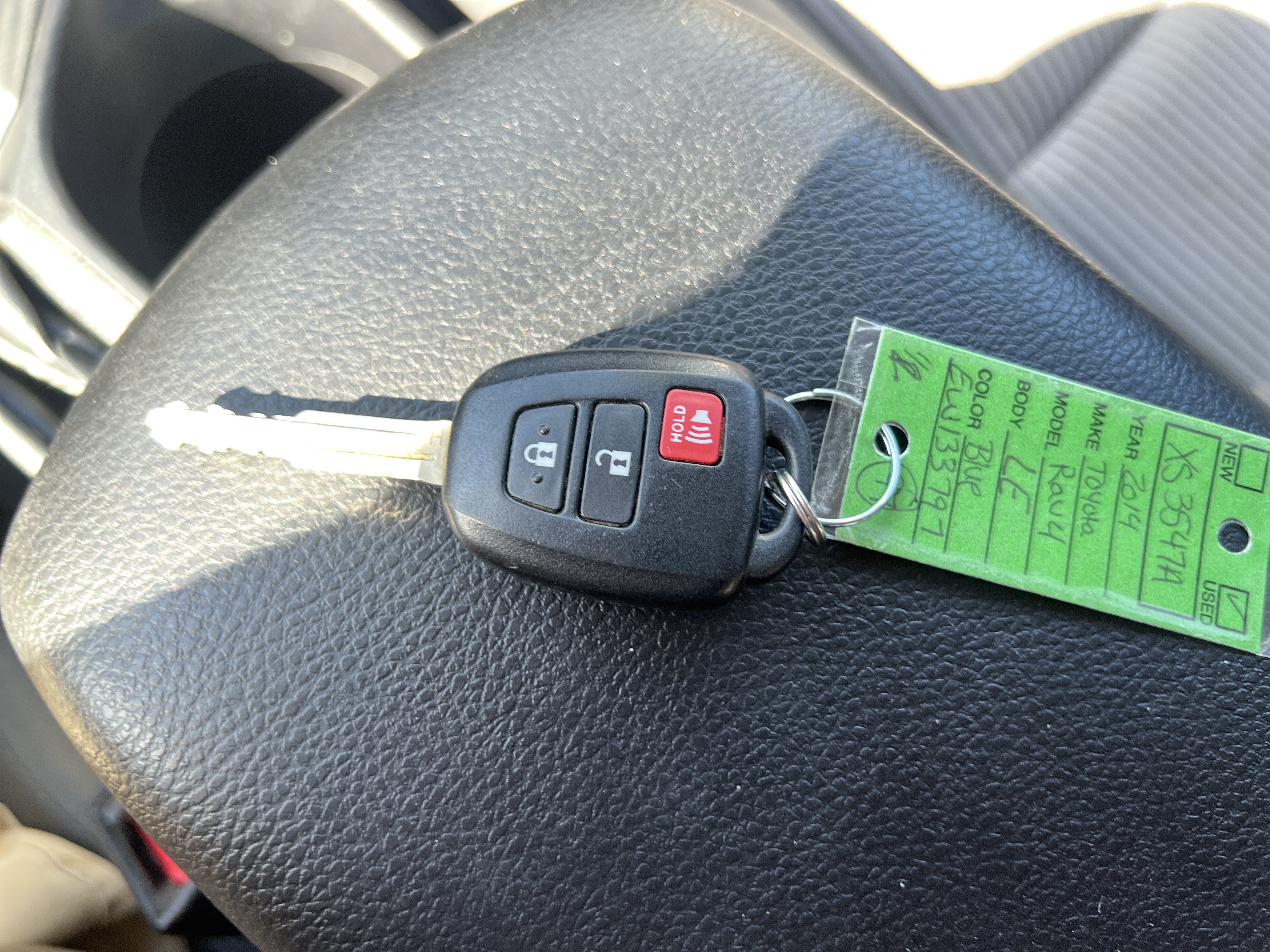 Used 2014 Toyota RAV4 LE AWD/4WD image 28