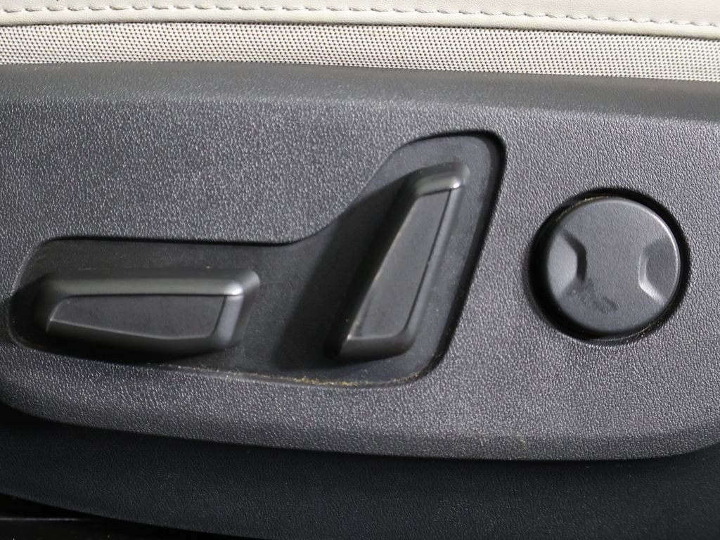 Used 2023 Kia Niro EX Touring FWD image 34