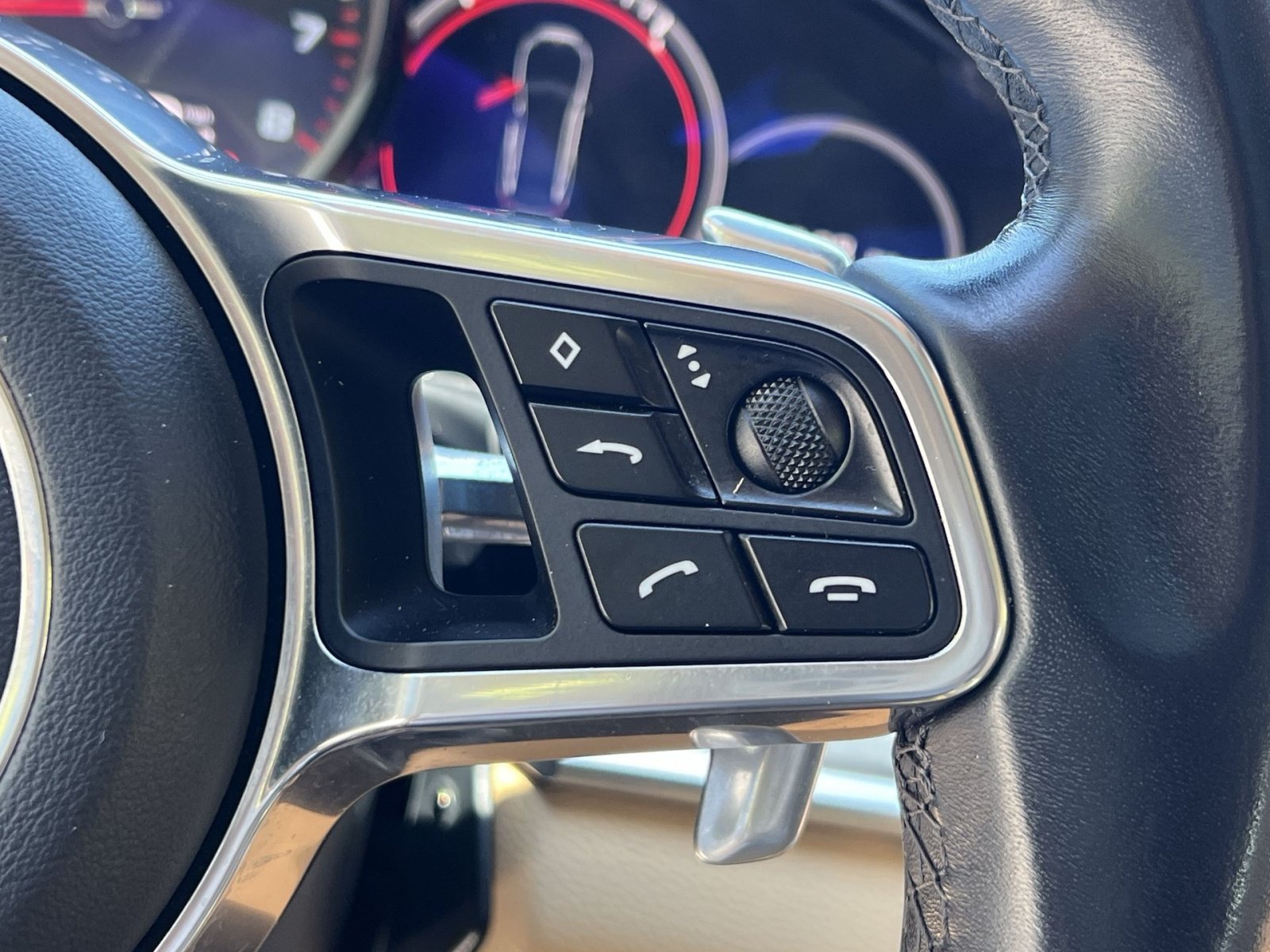 Used 2018 Porsche Panamera RWD image 36