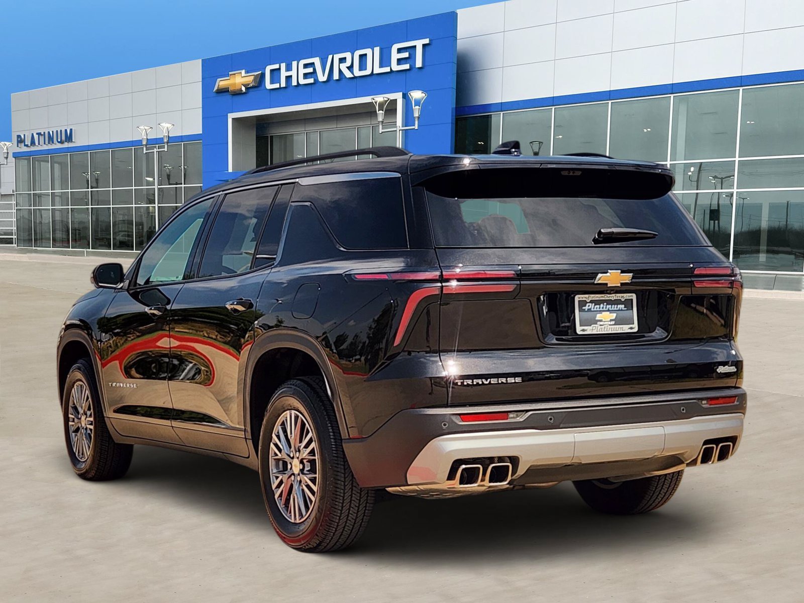 Certified 2026 Chevrolet Traverse LT w/ Driver Confidence Package FWD image 4