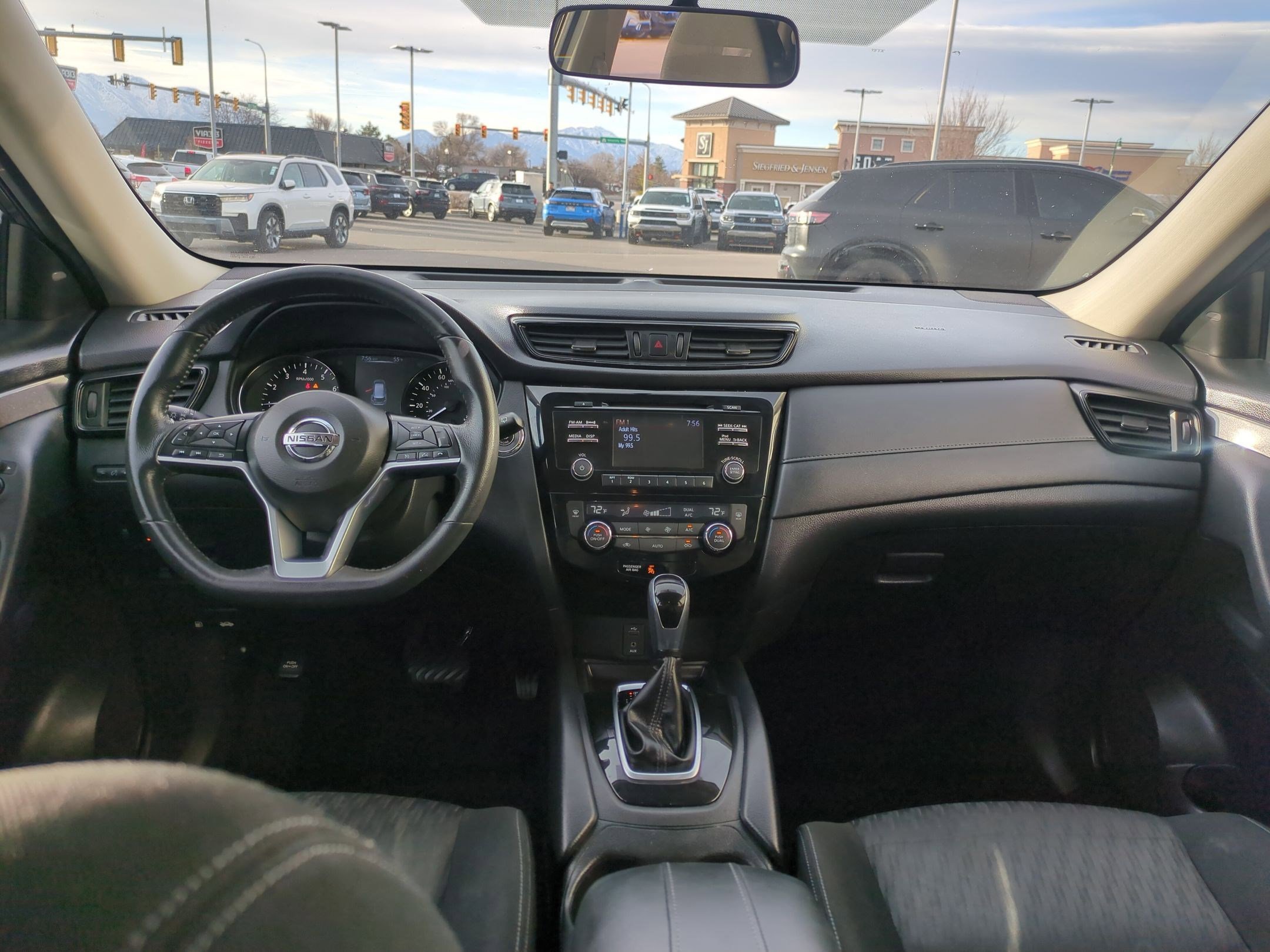 Used 2017 Nissan Rogue SV image 29