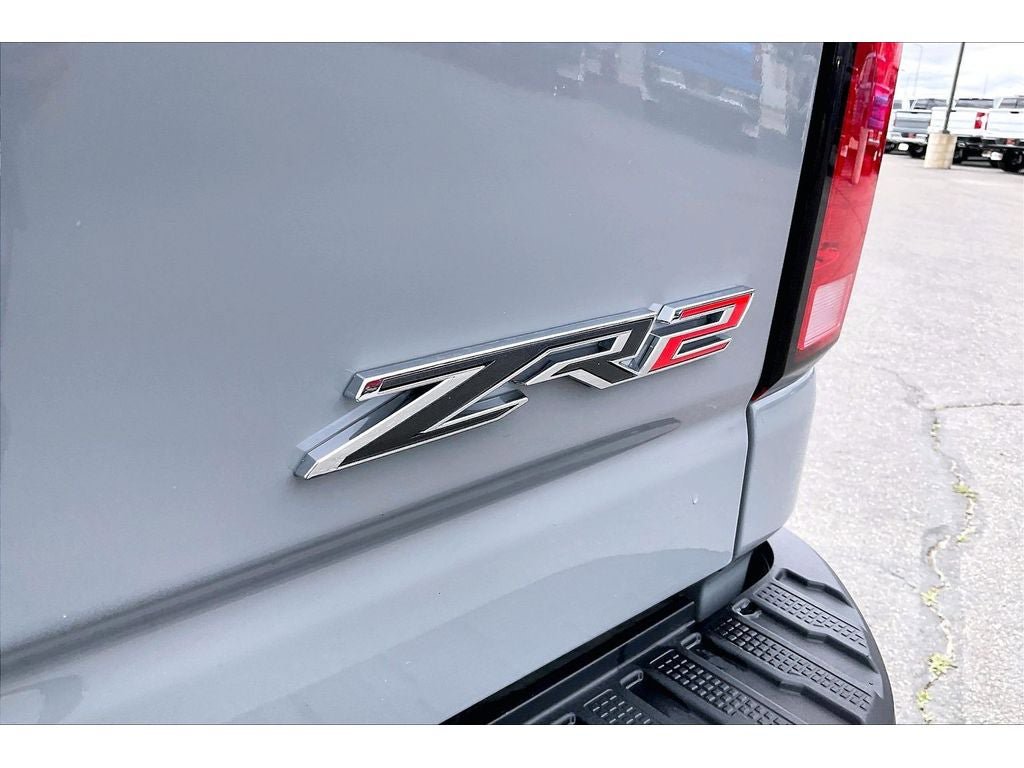 Used 2024 Chevrolet Silverado 2500 ZR2 w/ Technology Package AWD/4WD image 9