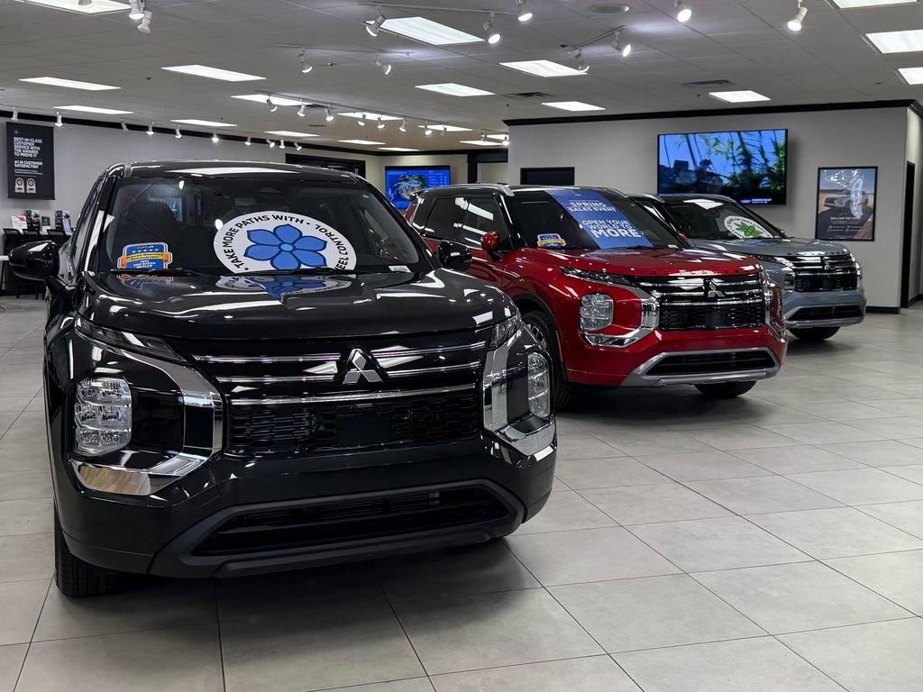 Used 2024 Chevrolet Tahoe High Country image 2