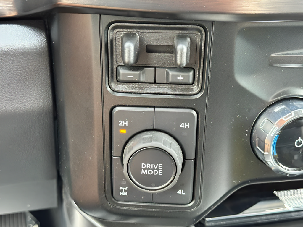 Used 2023 Ford F350 Lariat w/ Lariat Ultimate Package AWD/4WD image 19