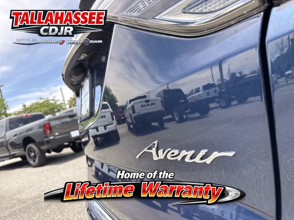 Used 2023 Buick Enclave Avenir w/ Avenir Technology Package FWD image 6