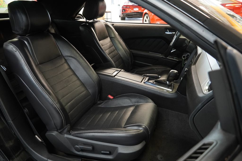 Used 2013 Ford Mustang GT Premium w/ Comfort Pkg RWD image 26