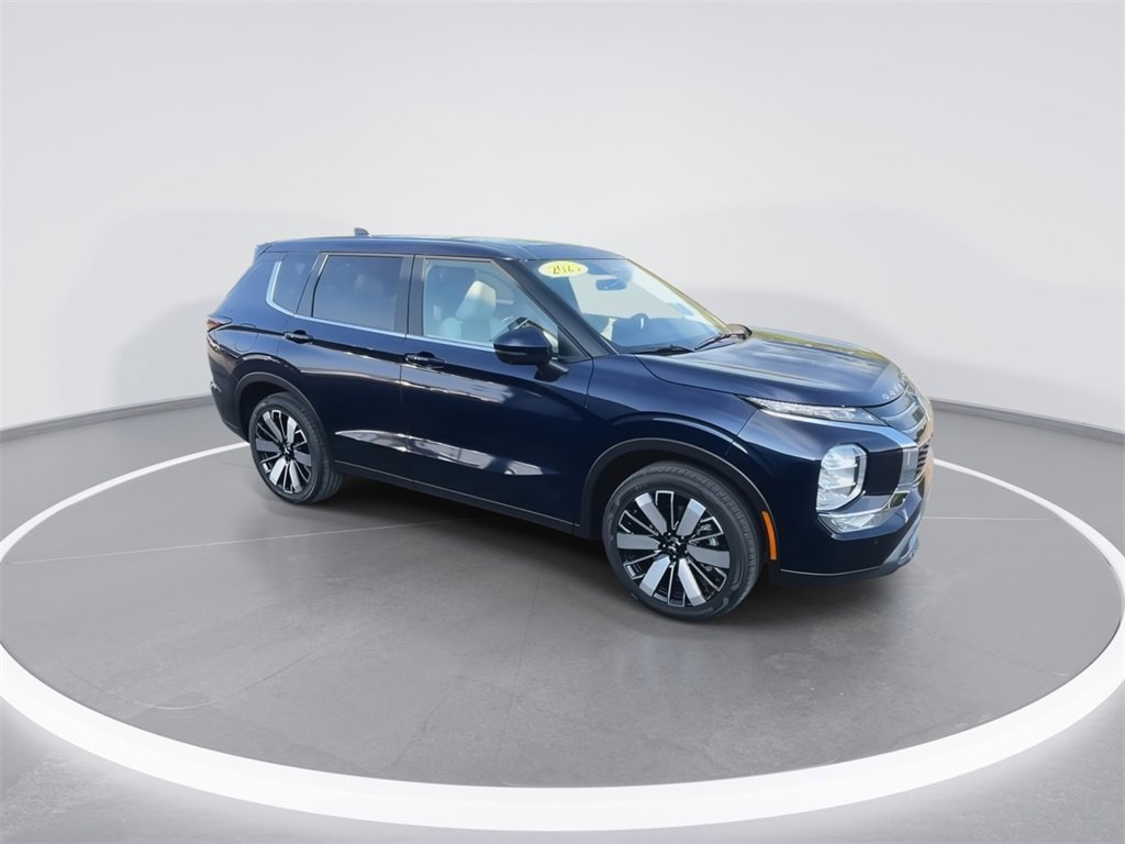 New 2025 Mitsubishi Outlander SE image 2