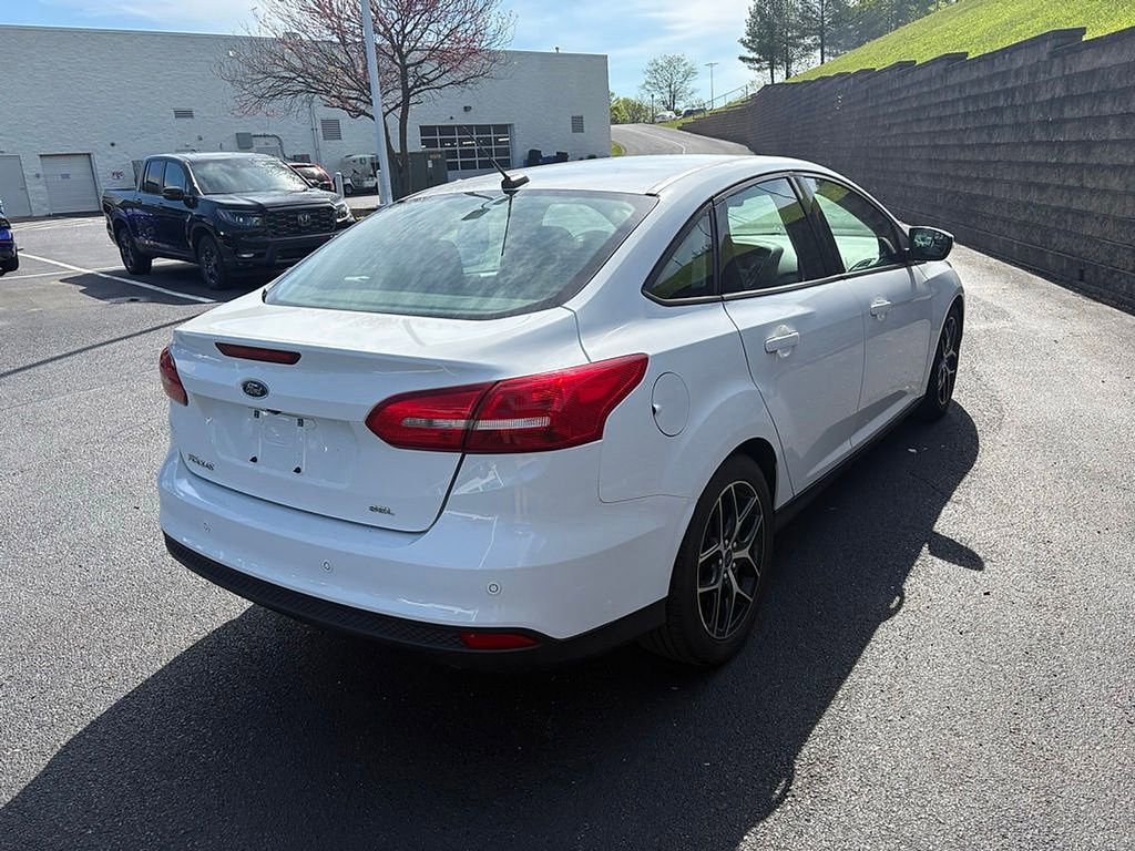 Used 2017 Ford Focus SEL FWD image 4