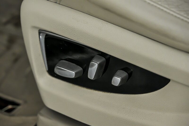 Used 2015 Cadillac Escalade Premium image 25