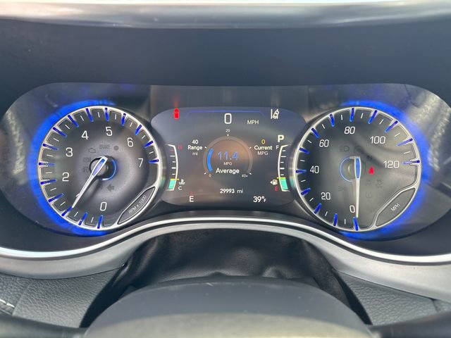 Used 2025 Chrysler Pacifica Limited AWD/4WD image 18