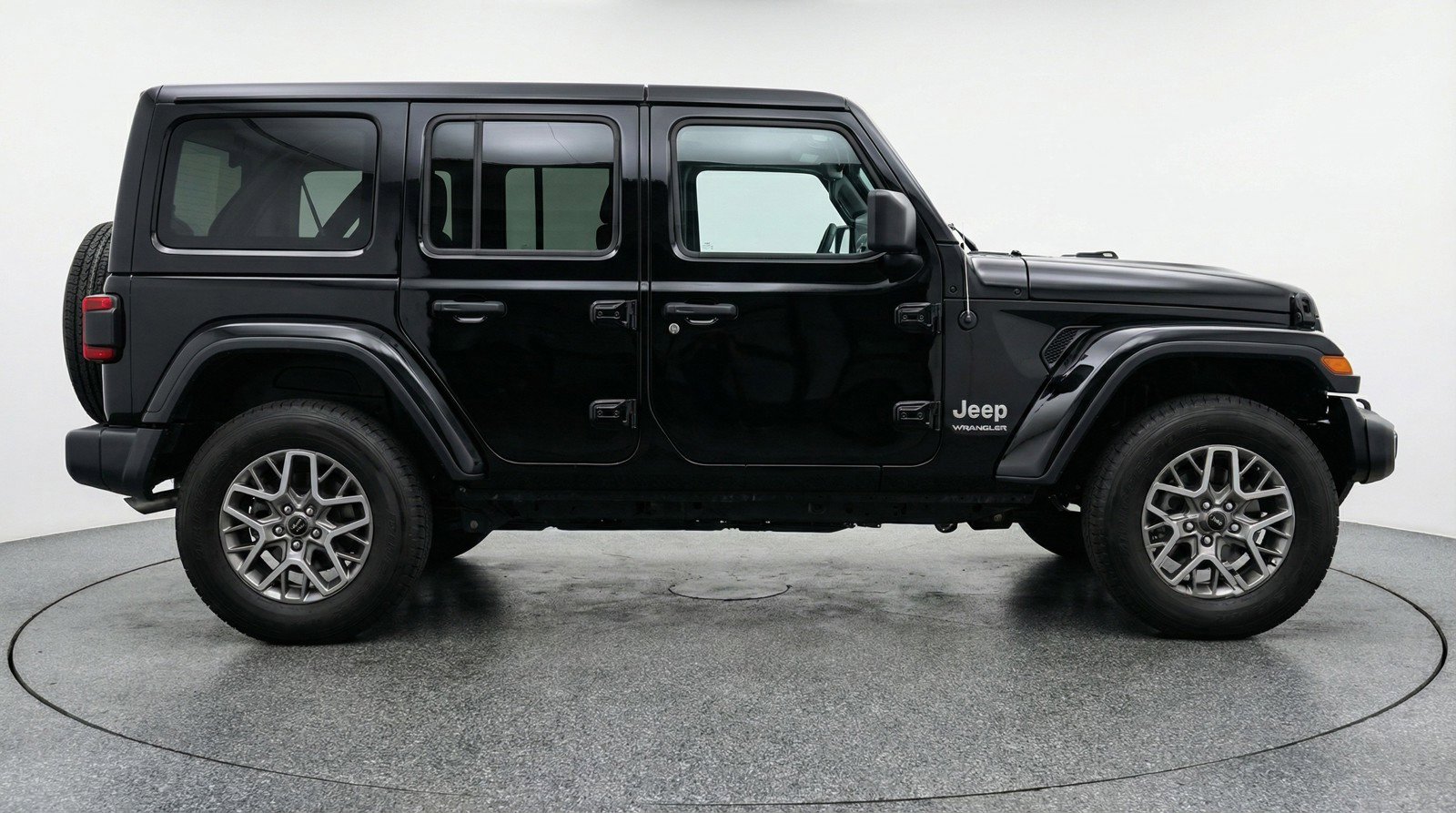 Used 2025 Jeep Wrangler Sahara image 11