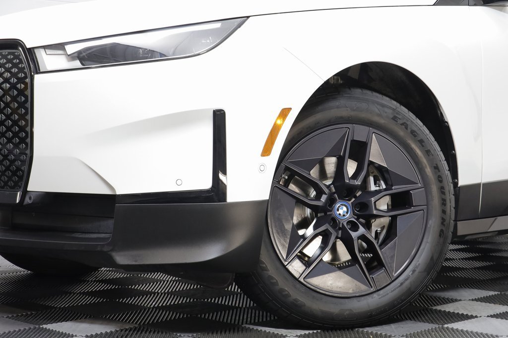 Used 2025 BMW iX xDrive50 image 3