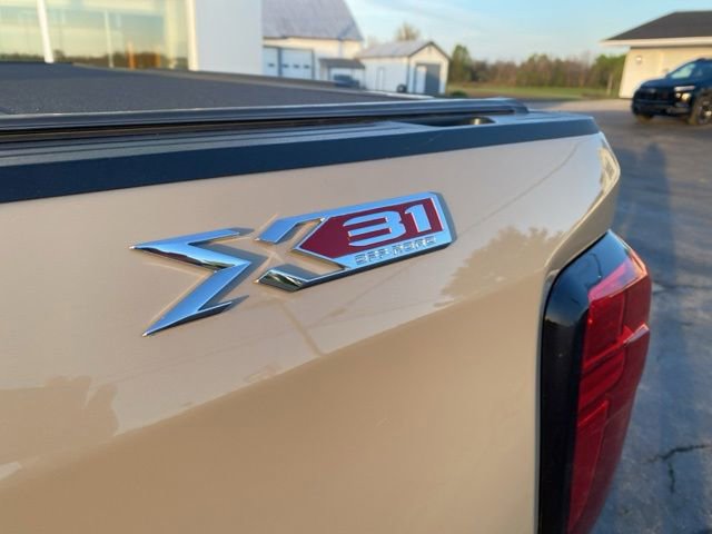 Used 2022 GMC Sierra 1500 Elevation w/ X31 Off-Road Package AWD/4WD image 8