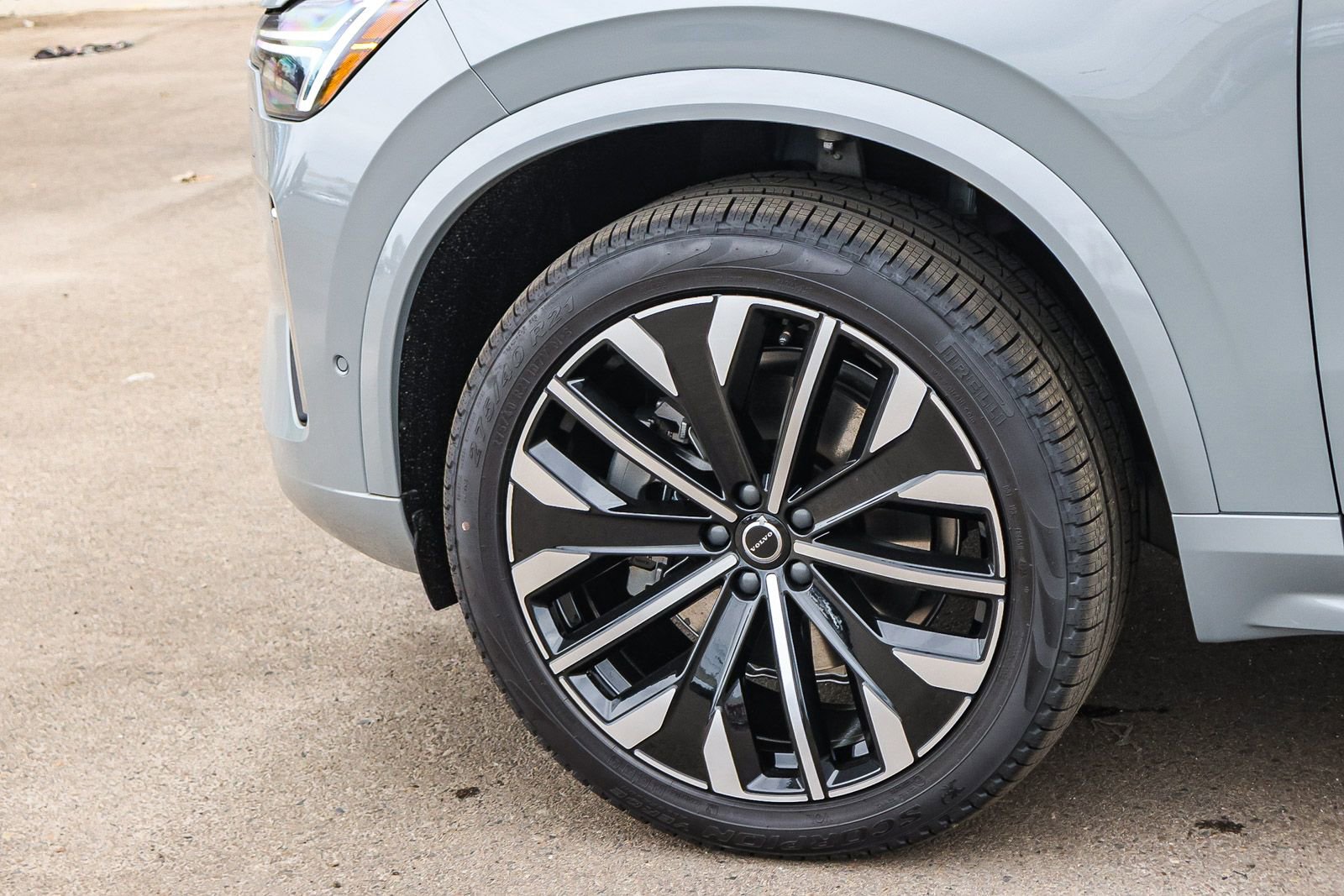 New 2026 Volvo XC90 B5 Plus w/ Protection Package image 9