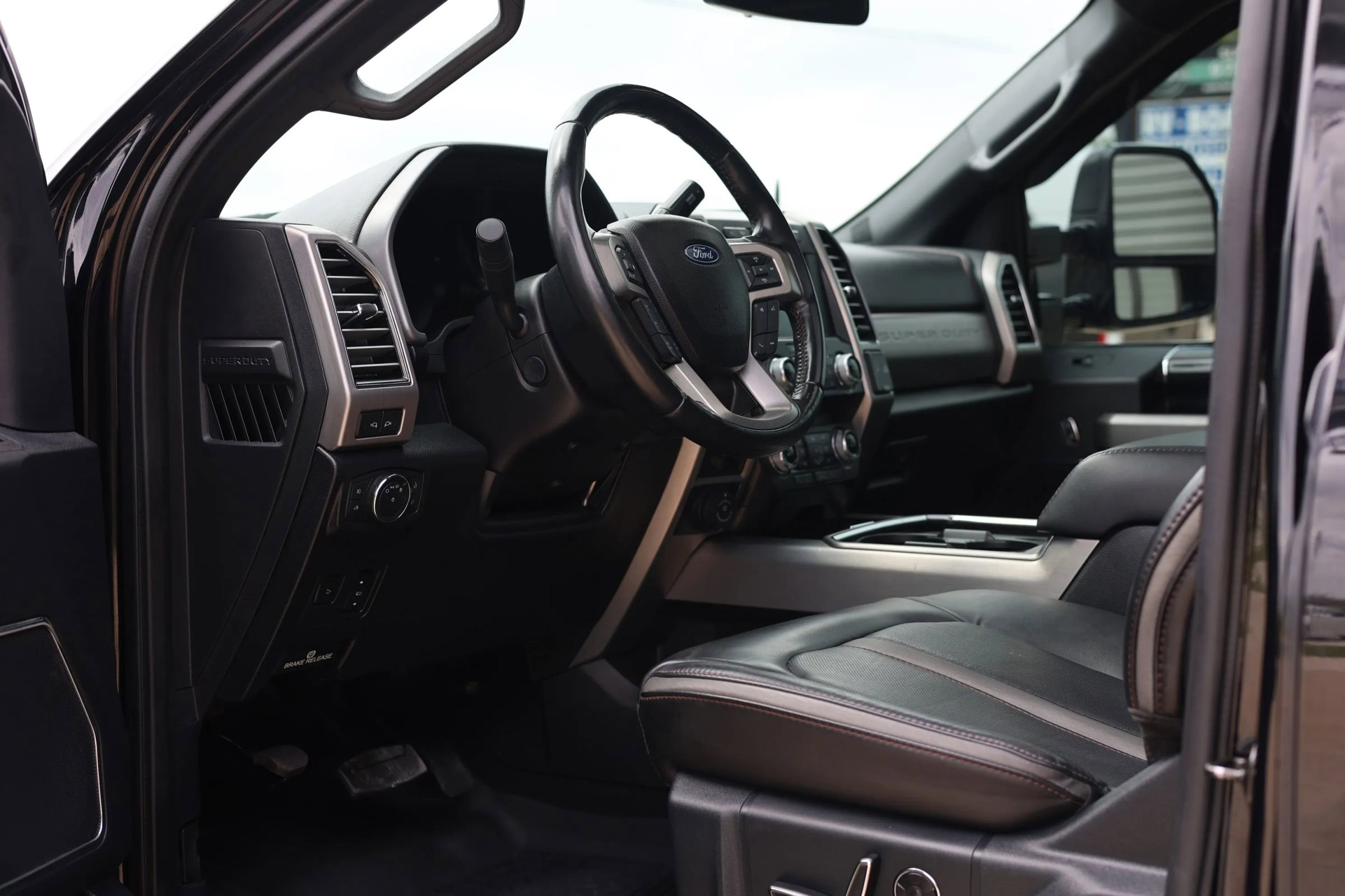 Used 2021 Ford F350 Platinum w/ FX4 Off-Road Package image 20