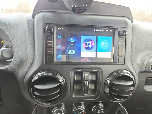 Used 2015 Jeep Wrangler Unlimited Sahara image 21